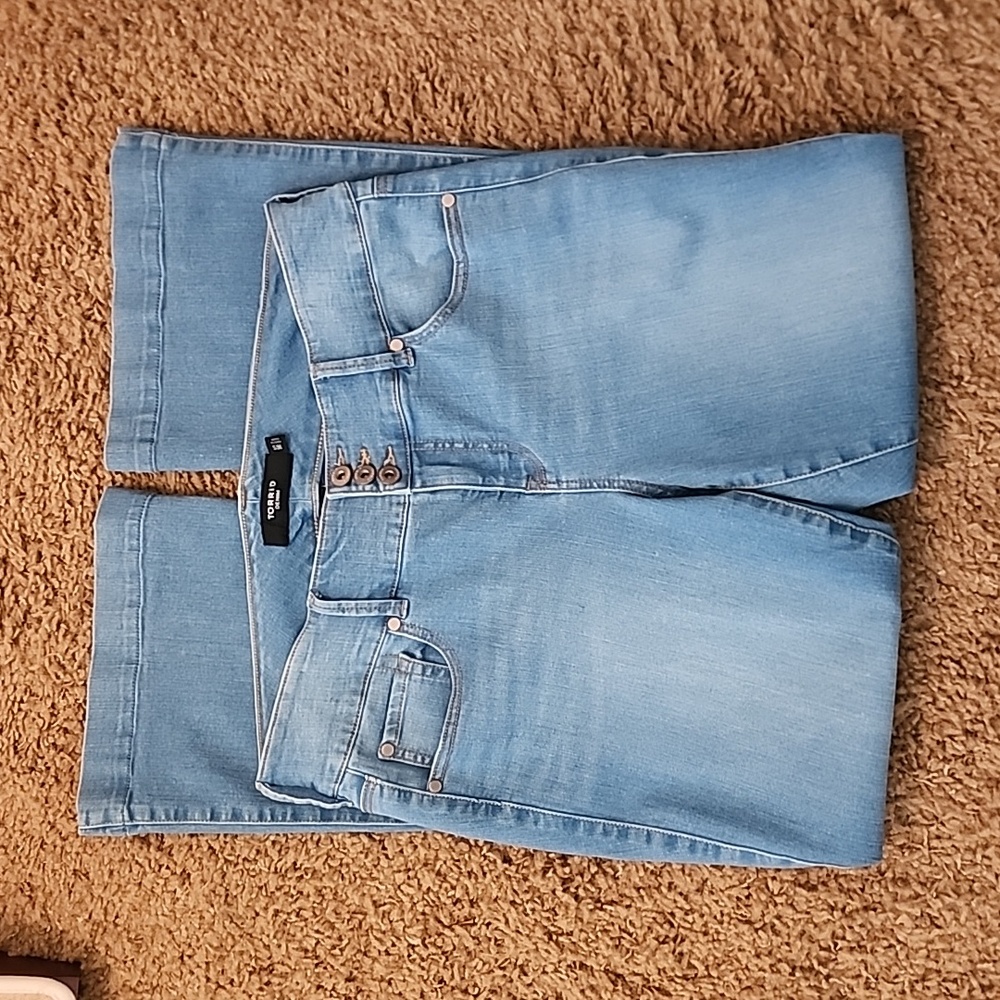 Torrid 3 button Stretch Jean's 16S